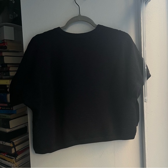 {Aritzia} 🔷 Babaton Cropped top - Picture 2 of 5